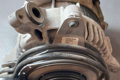 Генератор volvo xc60 32137503 2,0 л бензин 180 квт 2023 г.