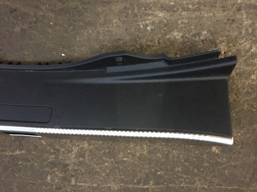 AUDI A8 D4 Kryt lišta PRAHU kufra 4H0863471