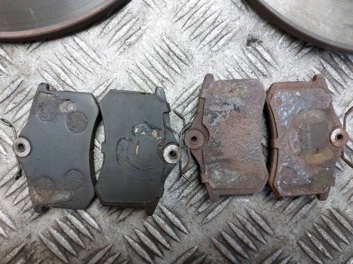 Bremsscheibe bremsen heck + Beläge Bremsbeläge AUDI A4 B6 2.0 20V