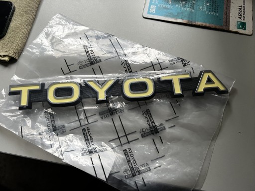 75321-90301 - ЭМБЛЕМА TOYOTA LAND CRUISER BJ40 FJ40 НА СЕТКЕ