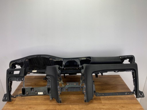 console dashboard instrument panel Ford Explorer VI 2020+ USA