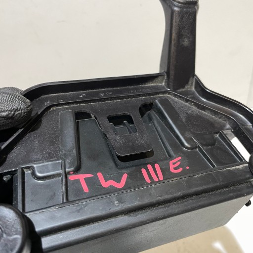 RENAULT TWINGO III Z.E. PUSZKA COMPARTMENT COVER