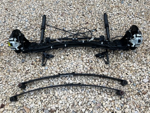 SX4 4X4 - Nissan e-nv200 bear bear bear bear