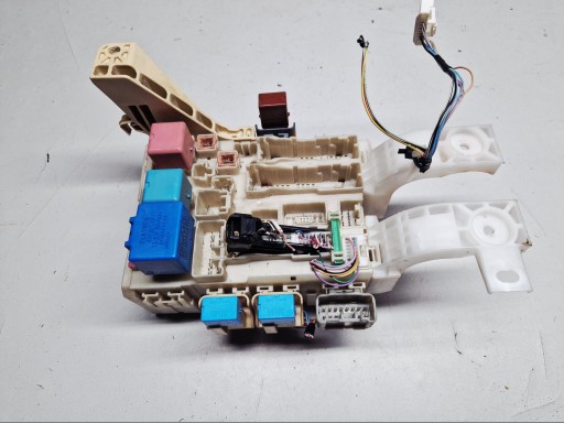 TOYOTA YARIS II 1.4 D D4D Boîte PUSZKA Module fusibles 82730-52700