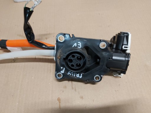 Toyota prius iv prime вилка в розетку для зарядки