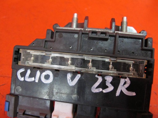 RENAULT CLIO 5 V B7 19- 1.6 E-TECH fuse box of the battery