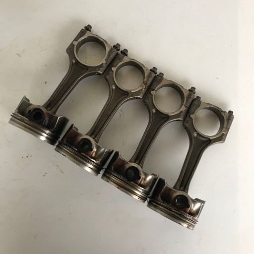 082261 - VW AUDI Q5 A4 A6 A5 2.0 TFSI CDN CAE CPM поршень ліфт