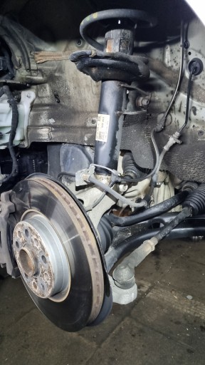 VW Passat B8 2. 0tdi190km затискачі правий лівий передній