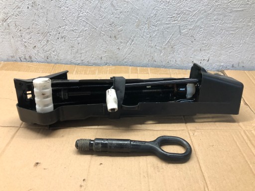 4G0011215B - A6 C7 кріплення корпус домкрат гак / вухо