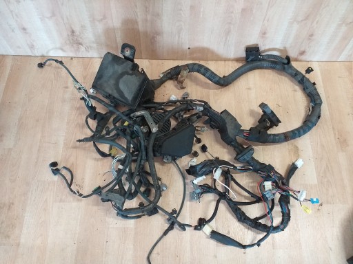 Toyota prius c aqua передній ремінь безпеки може