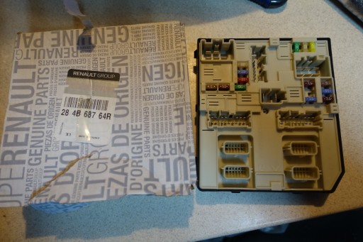 284B61704R - Блок запобіжників renault clio v captur bsm