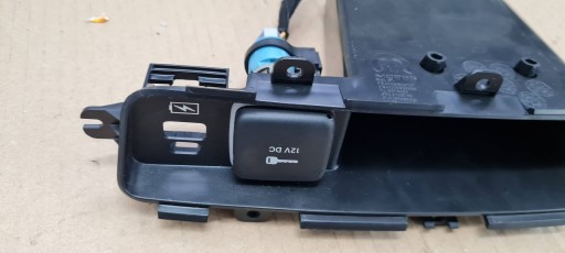 Chrysler Pacifica 2022 passenger compartment cover adapter 12 of the dashboard consoles ROZDZIELCZEJ