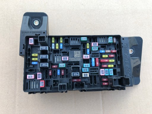 Dodge ram 1500 v 19- 2019-2024 блок предохранителей 68467640aa
