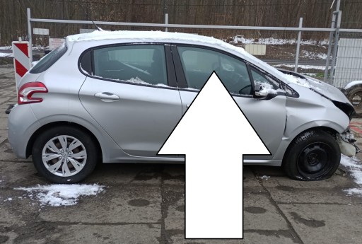 СКЛО ПЕРЕДНЬОЇ ПРАВОЇ ДВЕРІ PEUGEOT 208 І PHI 5D