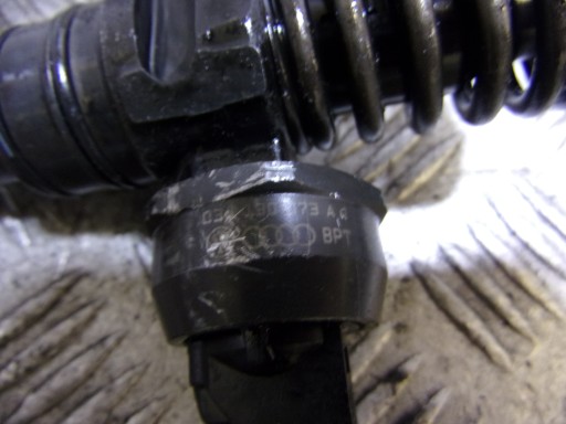 POMPOWTRYSKIWACZE KOMPLET VOLKSWAGEN GOLF 4 038130073AQ