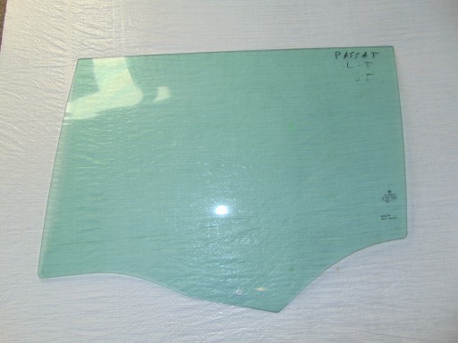 G9845025 - VW PASSAT B8 скло ліве заднє Універсал 14-19