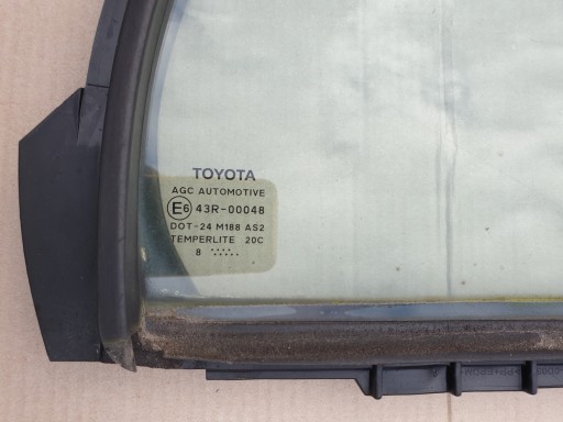window z door gasket right rear part 68188-0D050 TOYOTA YARIS II OE