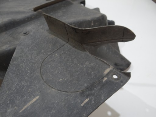 cover tanks right BMW X3 E83 3417403 (16392888)