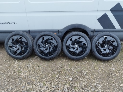 PIRELLI SCORPION WINTER 235 / 55R19 101T КОМПЛЕКТ 4ШТ