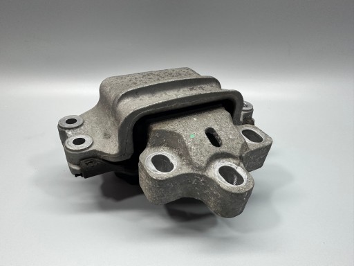8U0199555K - AUDI Q3 8U лапа подушка кронштейн коробки DSG