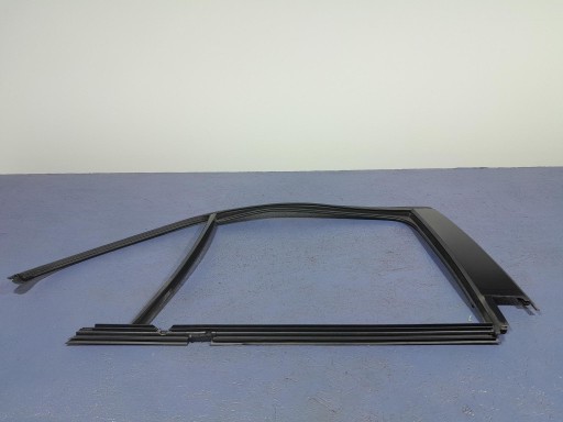 01 - MERCEDES E W213 СЕДАН ПРОКЛАДКА НАПРАВЛЯЮЩАЯ ДВЕРИ ОКНА ЗАДНЯЯ ПРАВАЯ