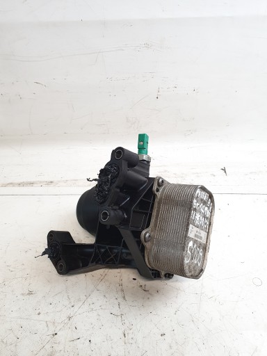 držák filtru olejový chladič 03N117021 VOLKSWAGEN PASSAT B8 2.0TDI 15r.