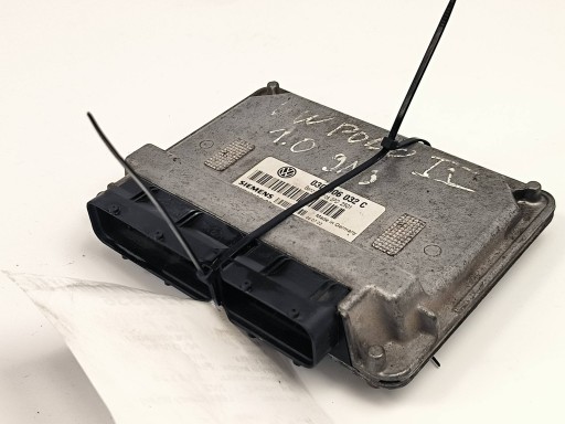 computer of the engine ECU 03D906032C VOLKSWAGEN POLO IV 9N
