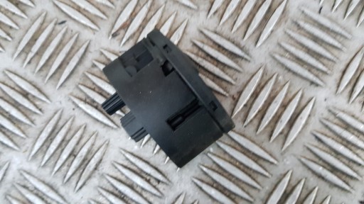 MERCEDES W211 button of the opening bonnet boot A2118205510