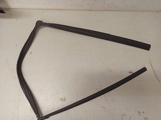 68152-33130 - УПЛОТНЕНИЕ ЛЕВОЙ ЗАДНЕЙ ДВЕРИ TOYOTA CAMRY 2017-68152-33130