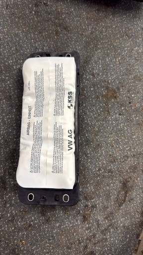 1875. airbag airbag VW T6 7E0880204D
