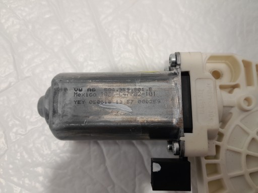 AUDI Q5 80A mini motor windows left front 5Q4959801B