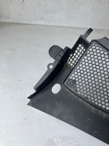 plastike brisace stakla gornje lijevog PEUGEOT 208 9673302777