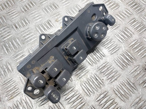 control panel of the window CHRYSLER PACIFICA and 04685980AE