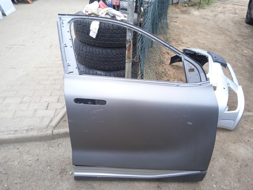 Hyundai nexo вхідні двері праворуч