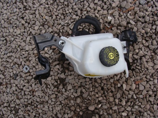 БАЧОК ТОРМОЗНОЙ ЖИДКОСТИ TOYOTA YARIS III HYB