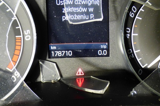Skoda Superb III 2.0 TDI dials 3V0920751B