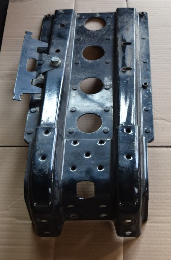 КРІПЛЕННЯ БАМПЕРА ЗА ПЕРЕДНІМ КОЛЕСОМ MAN TGX TGS