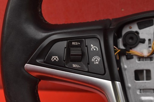 Volant SKORZANA MULTIFUNKCYJNA 13387036 OPEL ZAFIRA C TOURER 12-16
