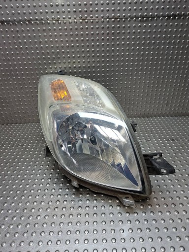 light front right TOYOTA YARIS II 06-09 EU 81110-0D120