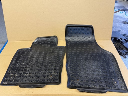 AUDI Q3 LIFT koberečky gumové stěrače předek KOMPLET 8U1061501
