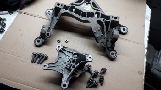 8W0399118R 8W0399262AD - A4 B9 Lift лапа опора коробки передач A5 8W