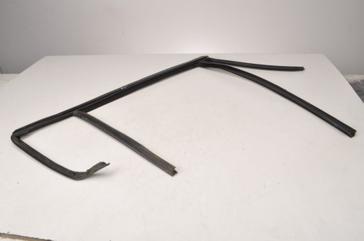 VOLVO V60 CC уплотнитель двери задний правый черный