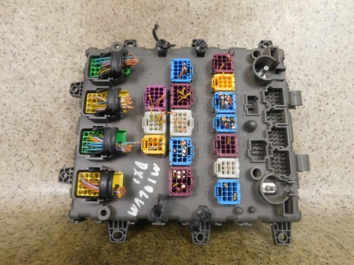 518849203 КОРОБКА ЗАПОБІЖНИКІВ RENAULT MIDLUM DXI