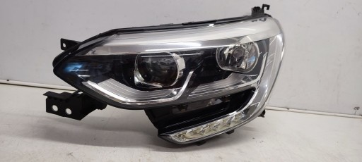 light front front left Renault Megane IV