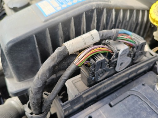 YZ-1516-744 - Peugeot 1007 04-09 двигун контролер 1.4 75 км