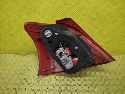 TOYOTA YARIS II light right rear part