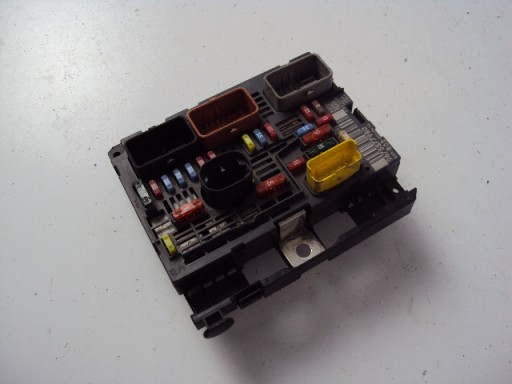9807028580 - Блок предохранителей peugeot 5008 и 2009 - citroen c5 ii