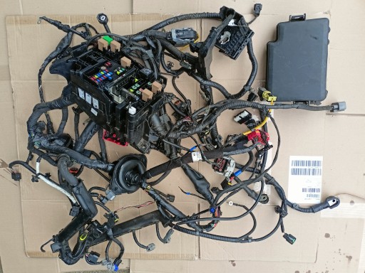 КОРОБКА ЗАПОБІЖНИКІВ У ВІДДІЛЕННІ ДВИГУНА KIA CEED III 1.4 100KM