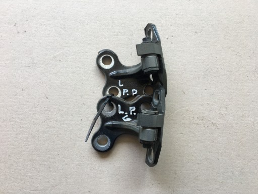 31218514 31402404 - VOLVO V60 I ​​13- ПЕТЛИ ПОДЪЕМНОЙ ДВЕРИ ЛЕВАЯ ПЕРЕДНЯЯ ПЕТЛЯ КРАСКА: 717-46