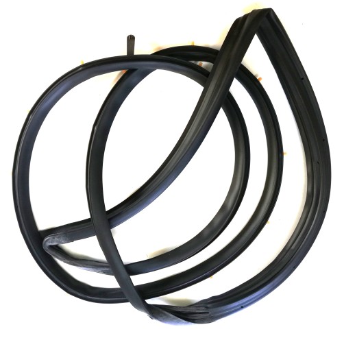 D061-59-760H - Ущільнювач дверей лівий передній MAZDA 121 D06159760H